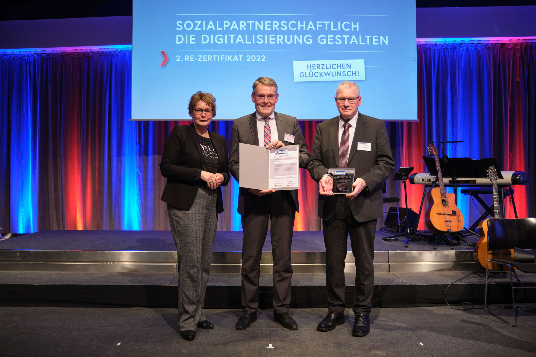 Ministerin Daniela Behrens, Oliver Roosen (Vorstandsmitglied), Klaus Hahnenkamp (Personalrat). Fotografin: Jelca Kollatsch
